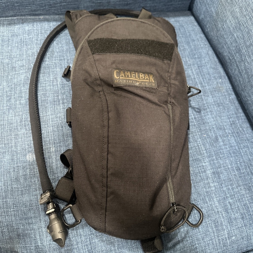 CamelBak Maximum Gear‎ Black Hydration Backpack 0-5L Hiking Adjustable 1 Pocket